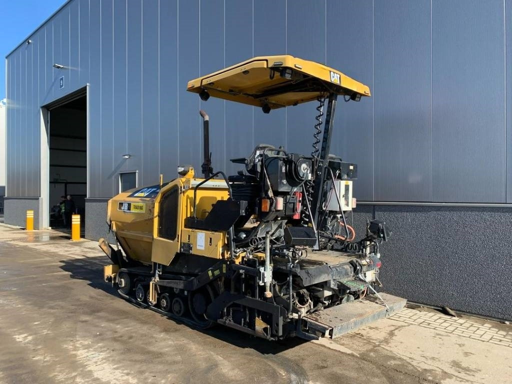 CAT AP355F - Finisseur: photos 3 CAT AP355F - Finisseur: photos 3