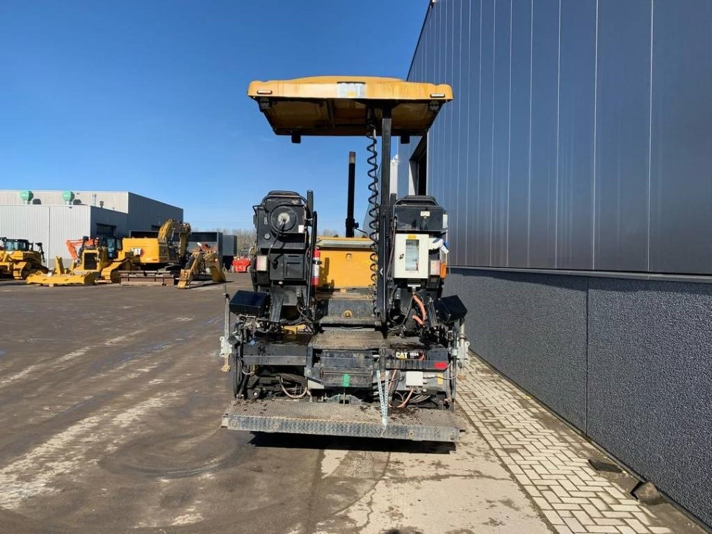 CAT AP355F - Finisseur: photos 4 CAT AP355F - Finisseur: photos 4