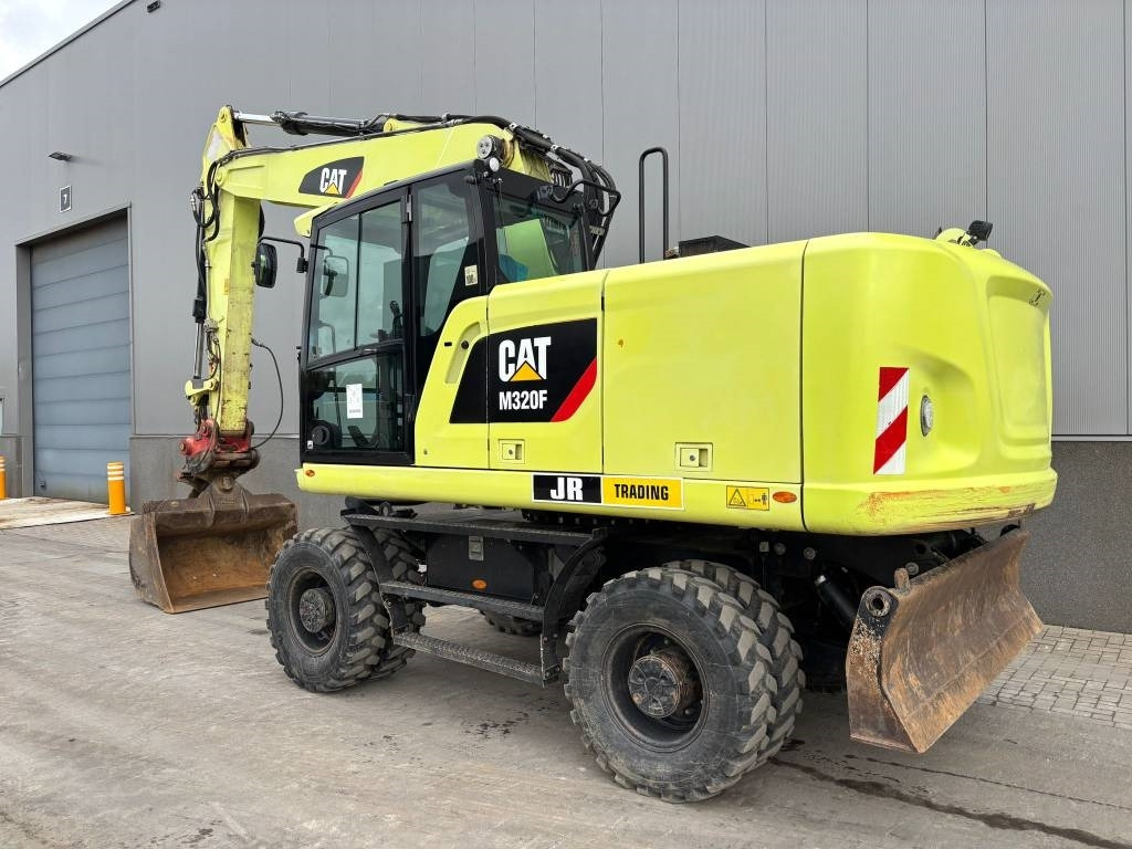 CAT M 320 F - Pelle sur pneus: photos 3 CAT M 320 F - Pelle sur pneus: photos 3