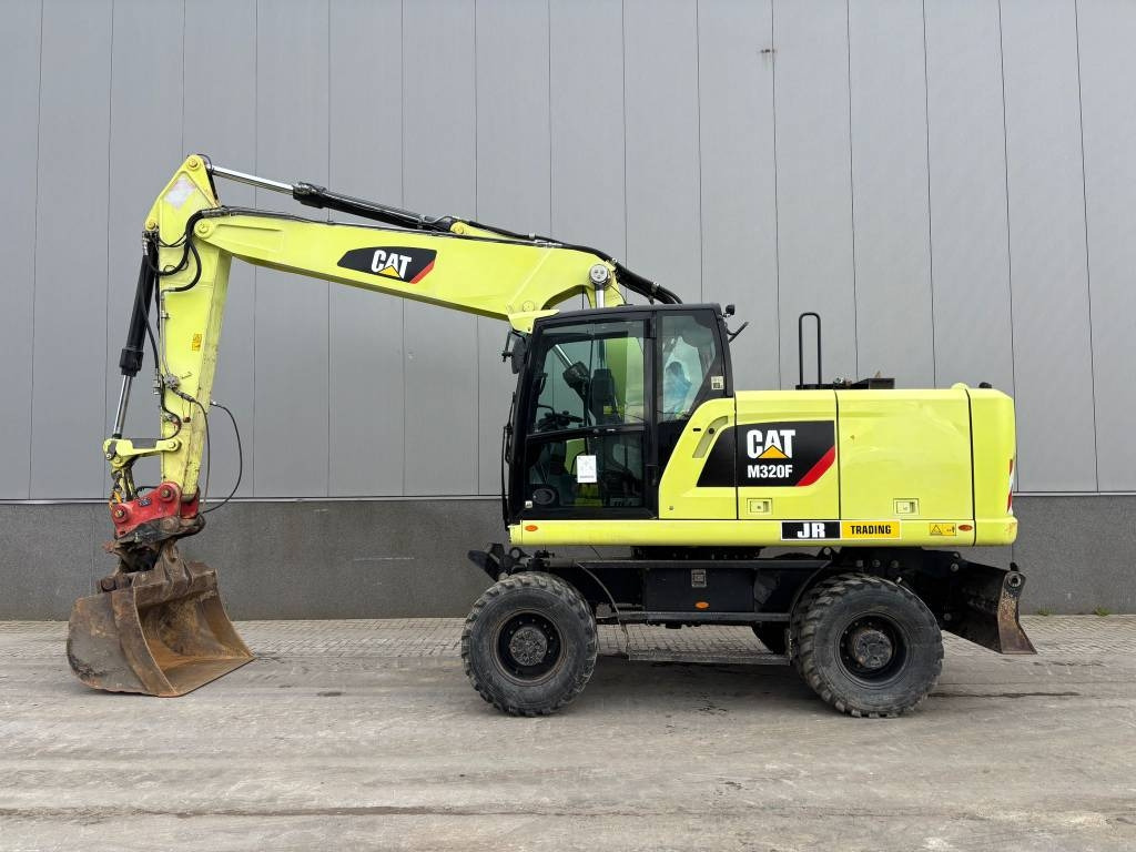 CAT M 320 F - Pelle sur pneus: photos 1 CAT M 320 F - Pelle sur pneus: photos 1