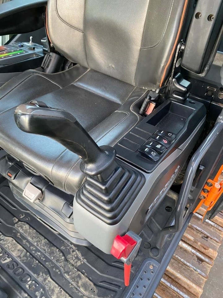 Pelle sur chenille Doosan DX 300 LC-7: photos 13