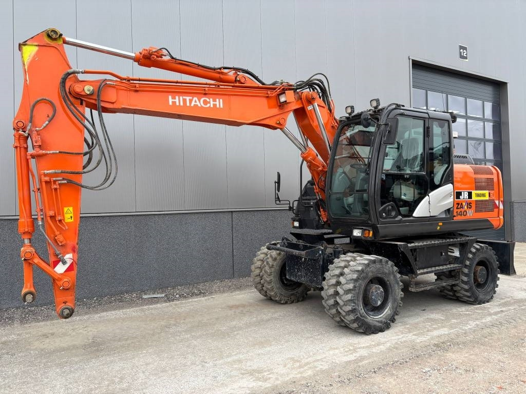 Hitachi ZX 140 W-5B - Pelle sur pneus: photos 2 Hitachi ZX 140 W-5B - Pelle sur pneus: photos 2