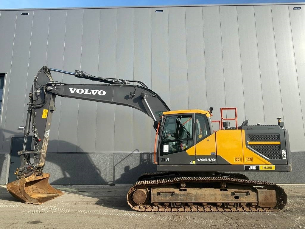 Pelle sur chenille Volvo EC 250 EL (Full GPS System)