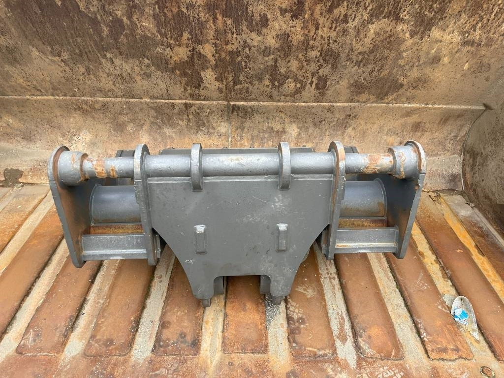 Volvo L250H L260H coupler + GP bucket - Godet pour Engins de chantier: photos 5 Volvo L250H L260H coupler + GP bucket - Godet pour Engins de chantier: photos 5