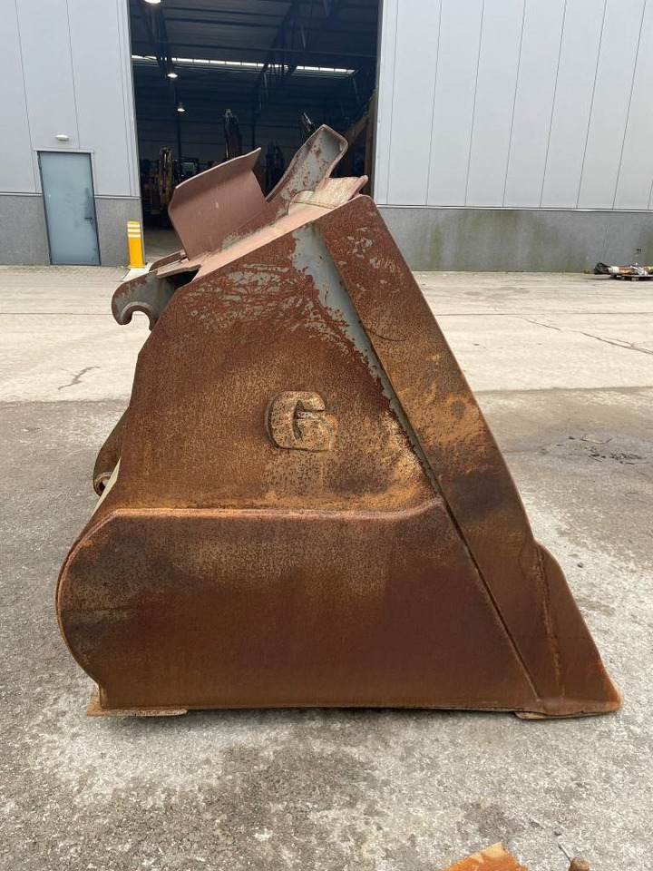 Volvo L250H L260H coupler + GP bucket - Godet pour Engins de chantier: photos 3 Volvo L250H L260H coupler + GP bucket - Godet pour Engins de chantier: photos 3