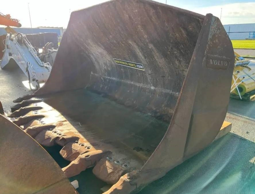Volvo L350F Rock Bucket (Volvo) - Godet pour Engins de chantier: photos 2 Volvo L350F Rock Bucket (Volvo) - Godet pour Engins de chantier: photos 2