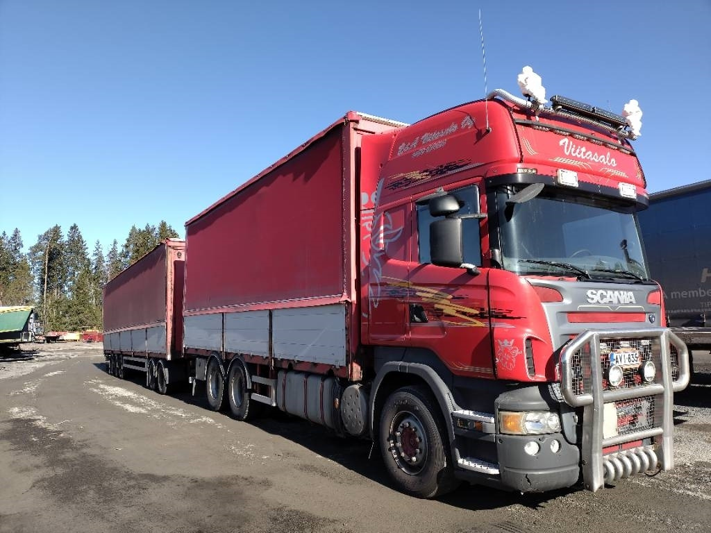 Scania Nousukapelli+Jyki kärry 3m sisäkork.liukukatot  - Camion à rideaux coulissants: photos 2 Scania Nousukapelli+Jyki kärry 3m sisäkork.liukukatot  - Camion à rideaux coulissants: photos 2