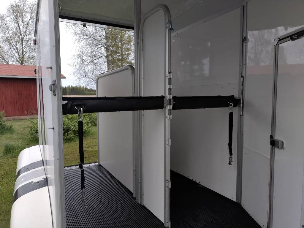 Umeå A45 Hevostraileri, etupurku - Remorque bétaillère: photos 5 Umeå A45 Hevostraileri, etupurku - Remorque bétaillère: photos 5