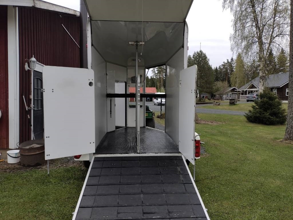 Umeå A45 Hevostraileri, etupurku - Remorque bétaillère: photos 2 Umeå A45 Hevostraileri, etupurku - Remorque bétaillère: photos 2