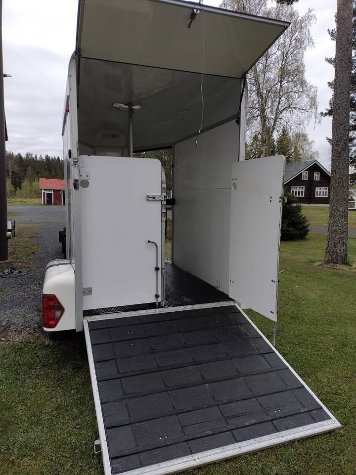 Umeå A45 Hevostraileri, etupurku - Remorque bétaillère: photos 4 Umeå A45 Hevostraileri, etupurku - Remorque bétaillère: photos 4