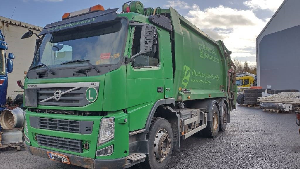 Volvo FM330 6x2 Norba pakkaaja,molokki nostin, manuaali - Benne à ordures ménagères: photos 2 Volvo FM330 6x2 Norba pakkaaja,molokki nostin, manuaali - Benne à ordures ménagères: photos 2
