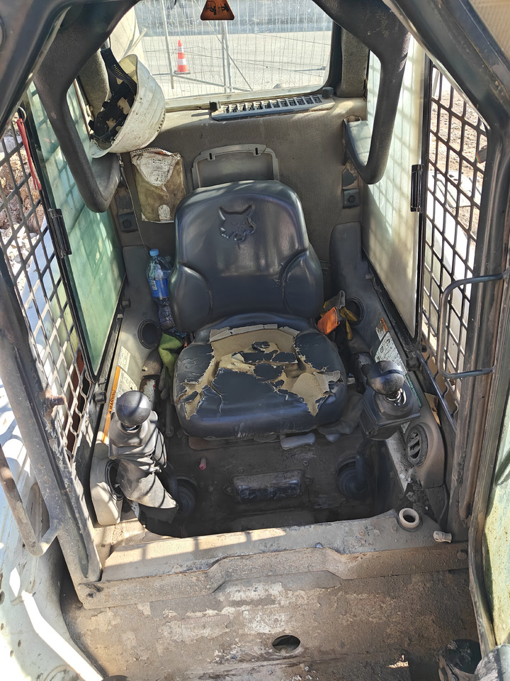 BOBCAT S220 - Mini chargeuse: photos 5 BOBCAT S220 - Mini chargeuse: photos 5
