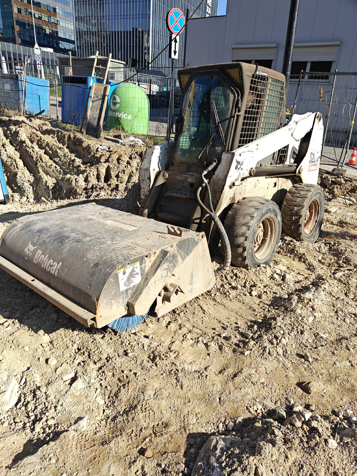 BOBCAT S220 - Mini chargeuse: photos 2 BOBCAT S220 - Mini chargeuse: photos 2