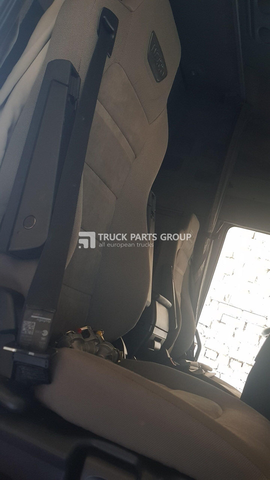 IVECO IVECO STRALIS EURO6 emission HY-WAY seats driver + passenger 13138430698, 504045441, 500389633, 500389418, 504196960 - Siège pour Camion: photos 3 IVECO IVECO STRALIS EURO6 emission HY-WAY seats driver + passenger 13138430698, 504045441, 500389633, 500389418, 504196960 - Siège pour Camion: photos 3