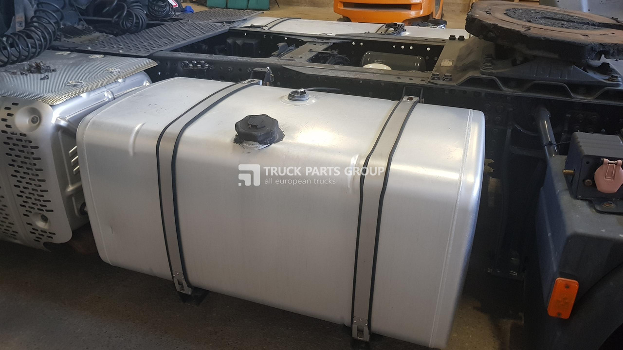 IVECO IVECO STRALIS EURO6 emission fuel tanks, reservoirs with mountings brackets 700l + 480l left + right fuel tanks set 5801312015, 41042847 - Réservoir de carburant pour Camion: photos 4 IVECO IVECO STRALIS EURO6 emission fuel tanks, reservoirs with mountings brackets 700l + 480l left + right fuel tanks set 5801312015, 41042847 - Réservoir de carburant pour Camion: photos 4