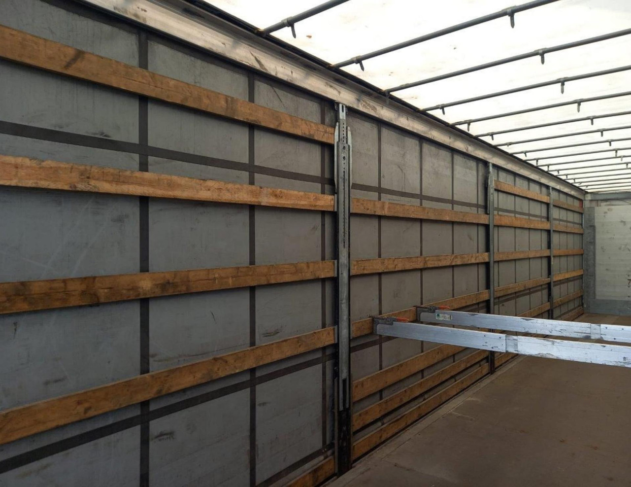2019 Schmitz Cargobull SCS24/L Varios - Semi-remorque rideaux coulissants: photos 2 2019 Schmitz Cargobull SCS24/L Varios - Semi-remorque rideaux coulissants: photos 2