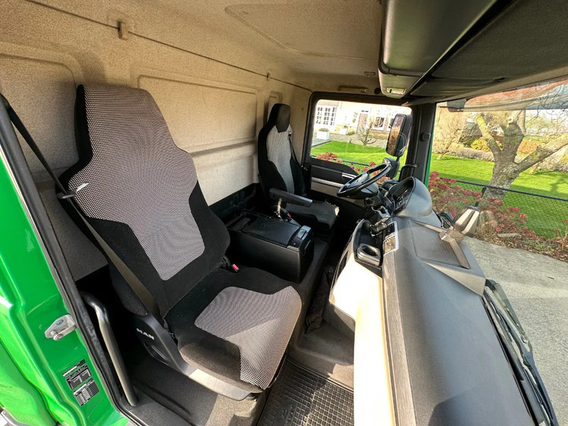 Camion fourgon MAN TGL 12.220 / NL TRUCK / 12T / BOX+LIFT 2000kg+SIDE DOOR / AIRCO: photos 20 Camion fourgon MAN TGL 12.220 / NL TRUCK / 12T / BOX+LIFT 2000kg+SIDE DOOR / AIRCO: photos 20