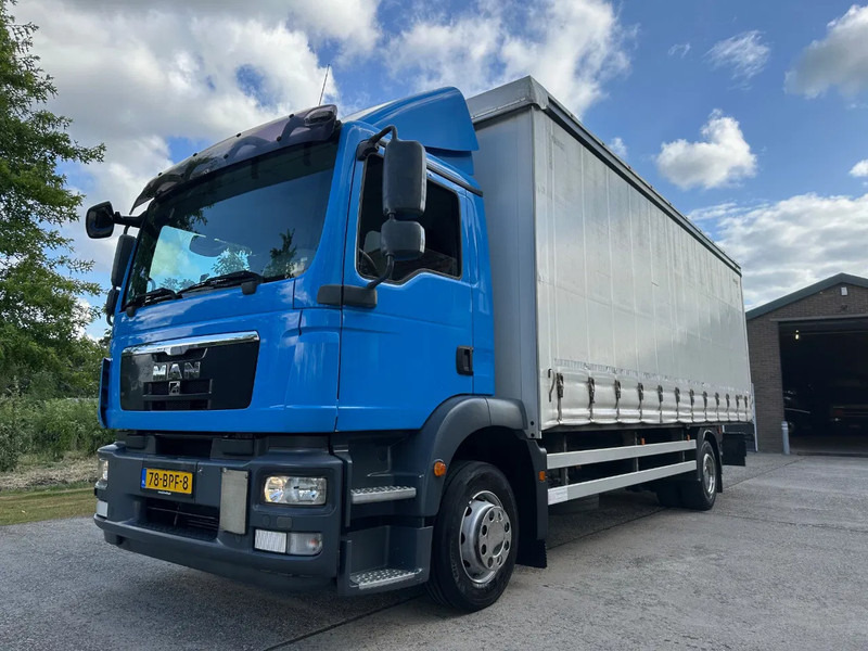 MAN TGM 12.250 / NL TRUCK / EURO 5 / SLIDING ROOF / BOX + TAILLIFT / FULL AIR / NAVI - Camion fourgon: photos 1 MAN TGM 12.250 / NL TRUCK / EURO 5 / SLIDING ROOF / BOX + TAILLIFT / FULL AIR / NAVI - Camion fourgon: photos 1