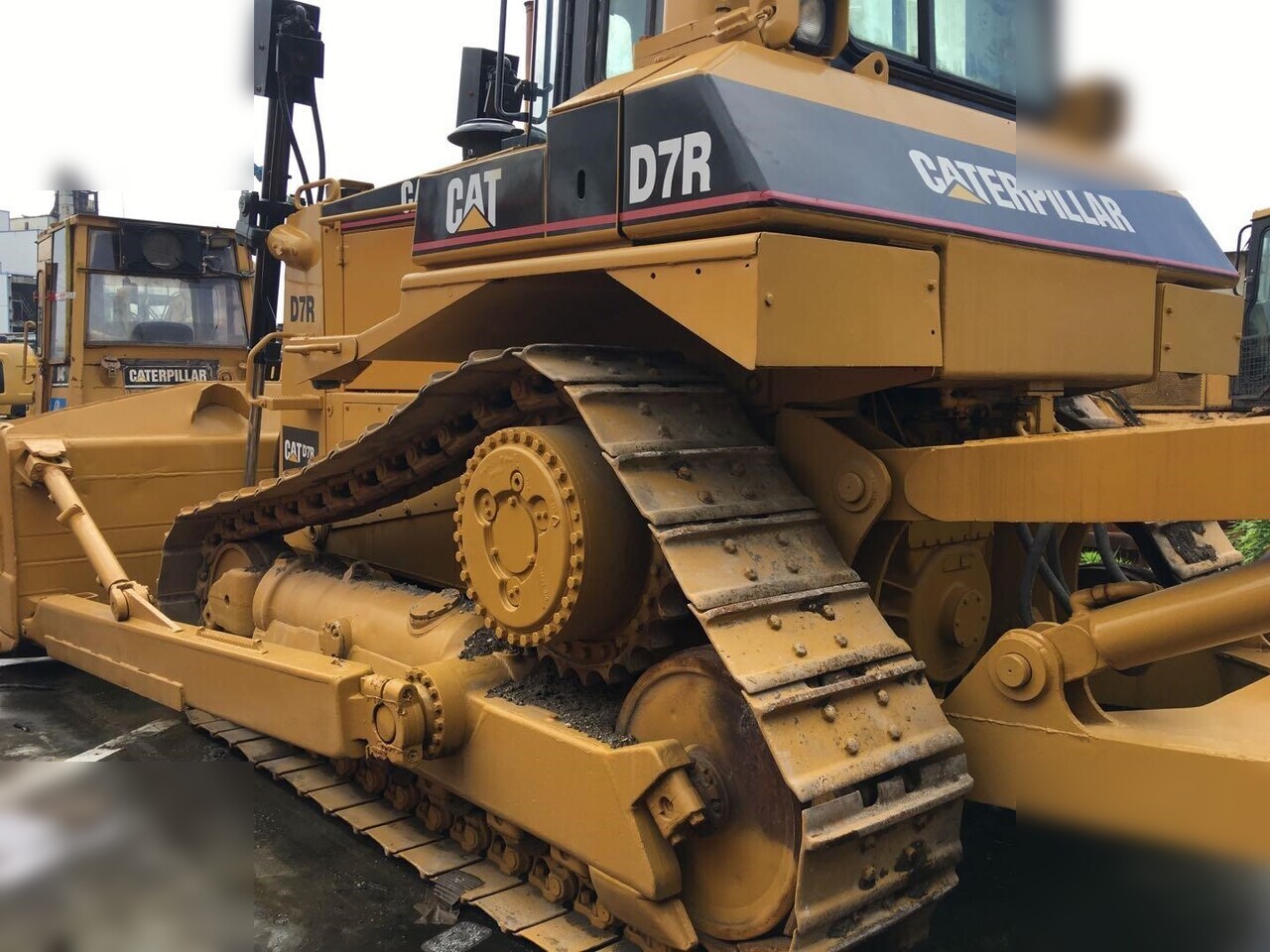CATERPILLAR D7R - Bulldozer: photos 1 CATERPILLAR D7R - Bulldozer: photos 1
