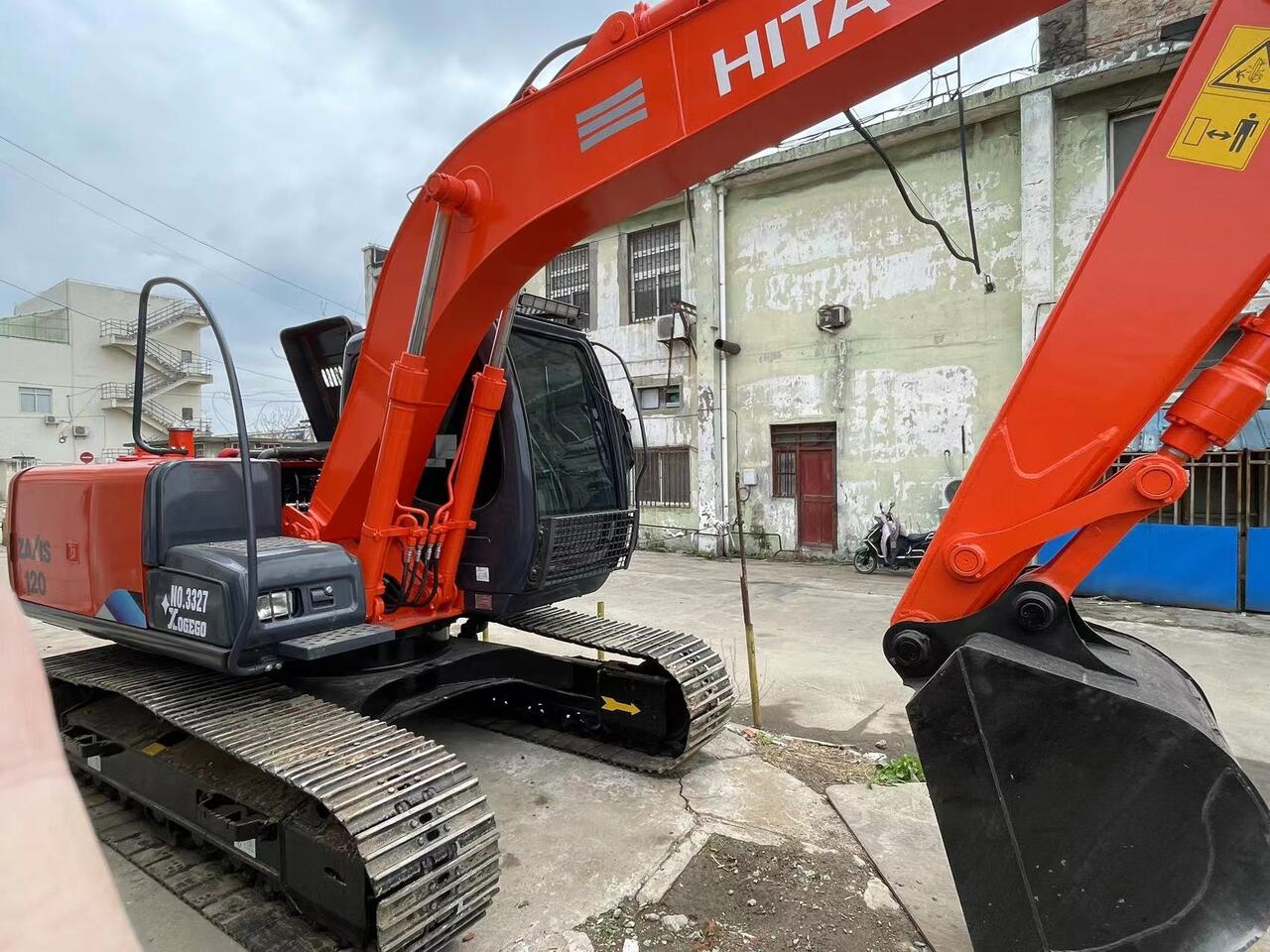 HITACHI zaxis120 - Pelle sur chenille: photos 1 HITACHI zaxis120 - Pelle sur chenille: photos 1