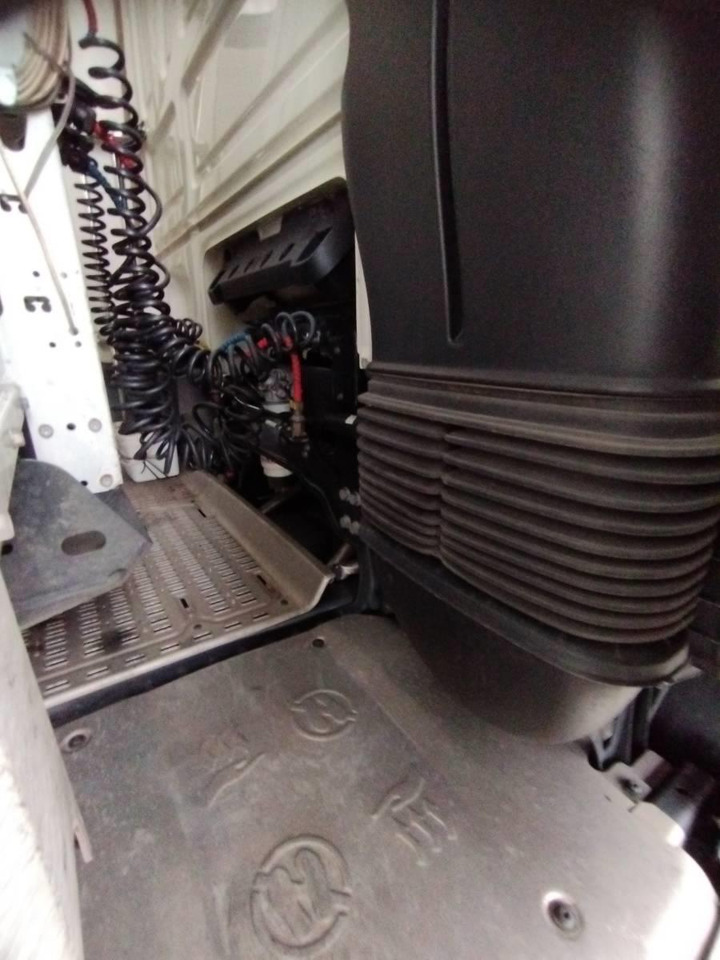 Tracteur routier DAF XF 480 SSC: photos 13
