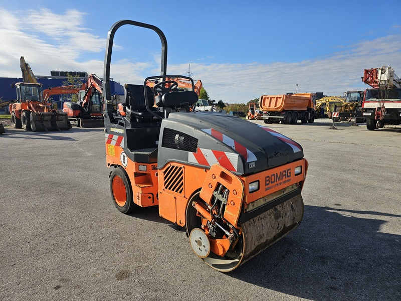 BOMAG BW100AC-4 - Compacteur mixte: photos 5 BOMAG BW100AC-4 - Compacteur mixte: photos 5