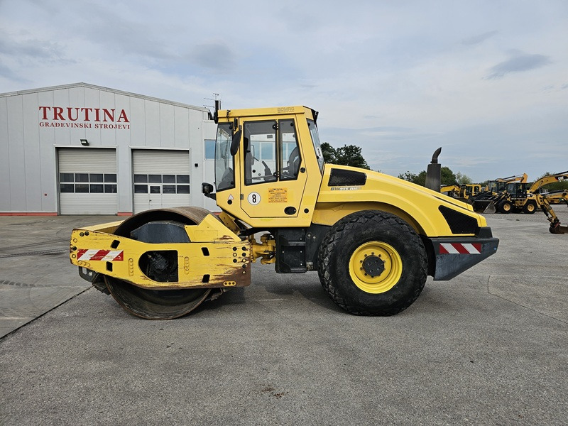 BOMAG BW213DH-4 BVC - Compacteur à pieds de mouton/ Monocylindre: photos 1 BOMAG BW213DH-4 BVC - Compacteur à pieds de mouton/ Monocylindre: photos 1