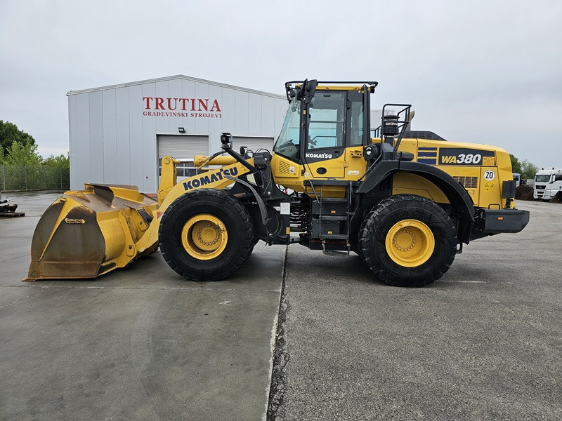 KOMATSU WA380-8 - Chargeuse sur pneus: photos 1 KOMATSU WA380-8 - Chargeuse sur pneus: photos 1