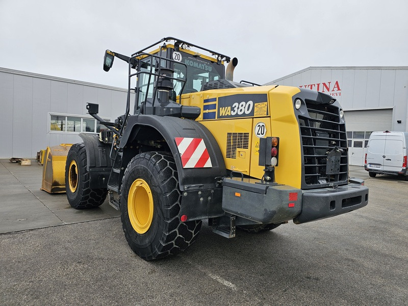 KOMATSU WA380-8 - Chargeuse sur pneus: photos 2 KOMATSU WA380-8 - Chargeuse sur pneus: photos 2