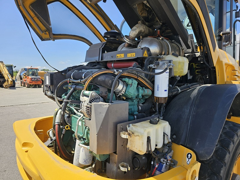 Chargeuse sur pneus VOLVO L45H: photos 22