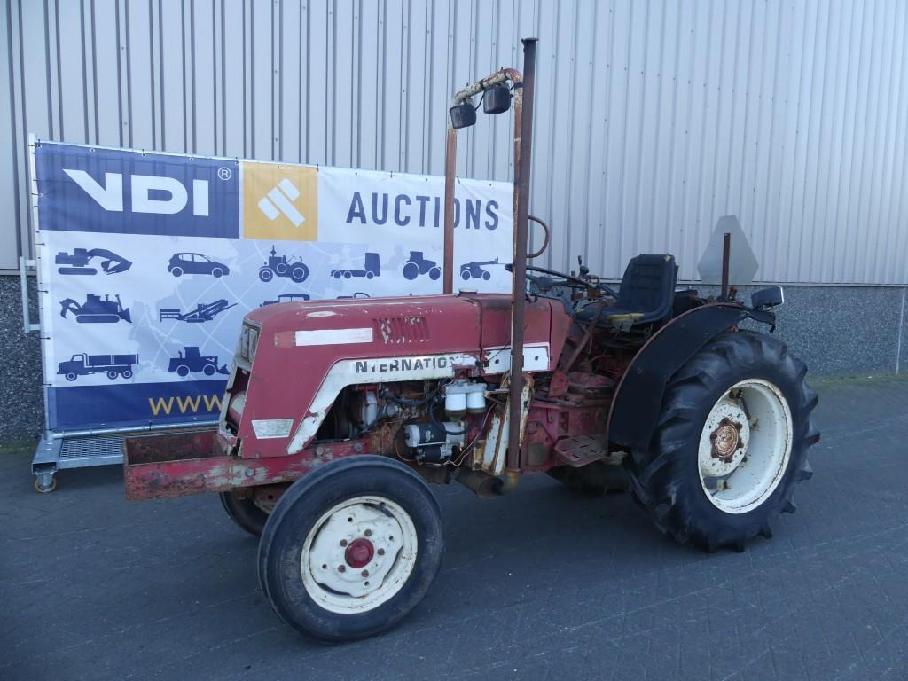 International 533 - Tracteur agricole: photos 1 International 533 - Tracteur agricole: photos 1