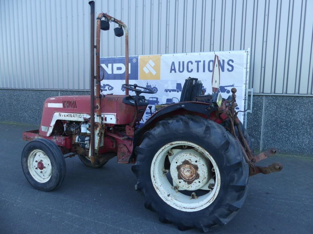 International 533 - Tracteur agricole: photos 3 International 533 - Tracteur agricole: photos 3