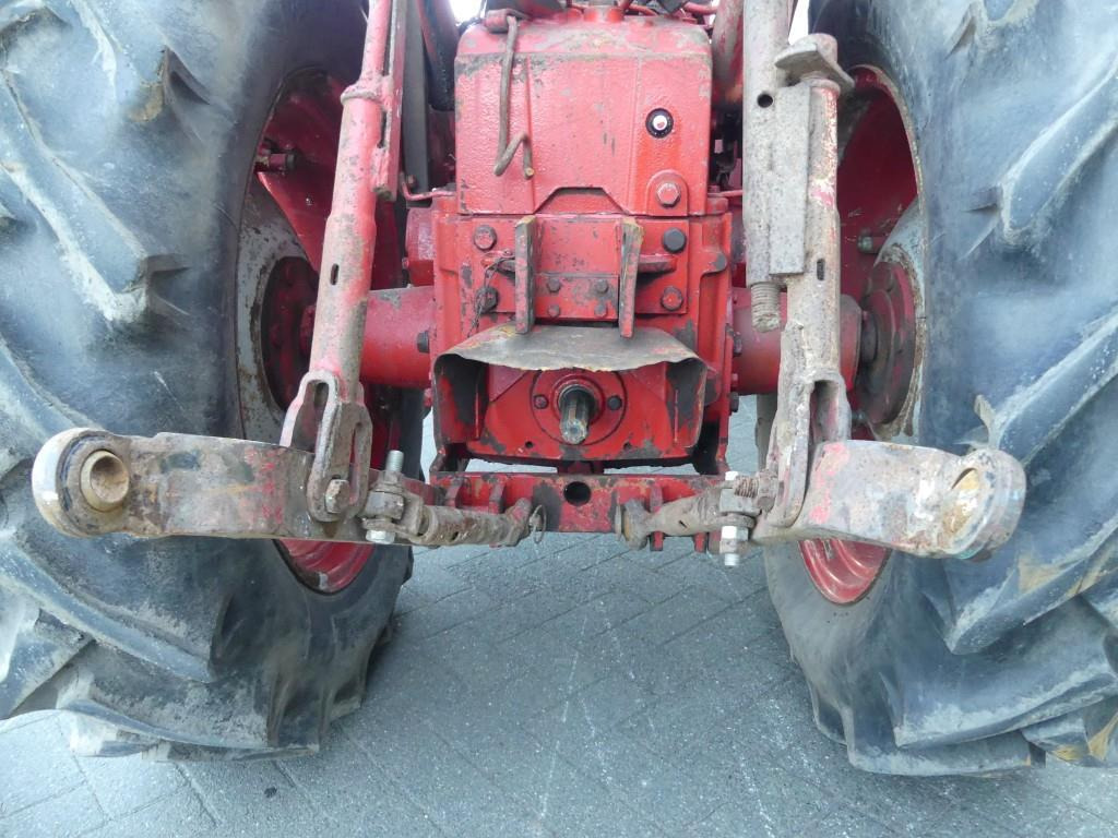 International 733 - Tracteur agricole: photos 5 International 733 - Tracteur agricole: photos 5