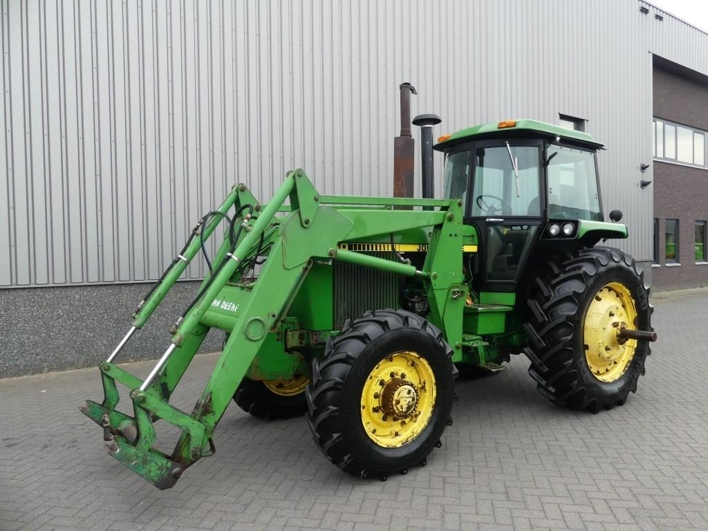 John-Deere 4450 - Tracteur agricole: photos 1 John-Deere 4450 - Tracteur agricole: photos 1