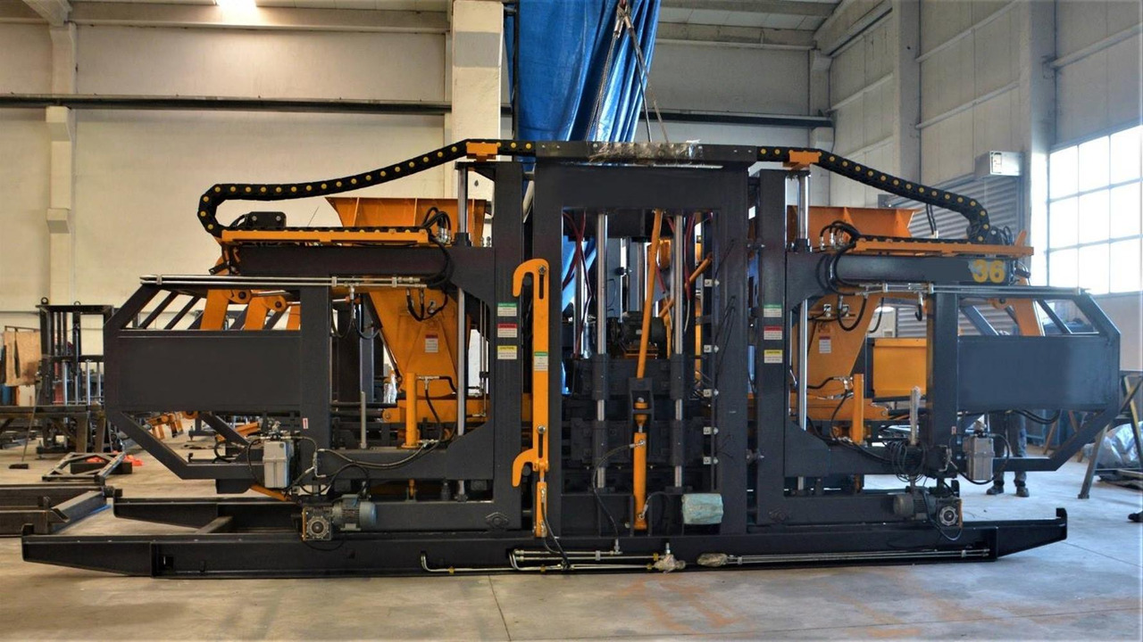 Pondeuse à parpaing neuf Constmach BS-25 Concrete Block Making Machine (Concrete Paving Machine)