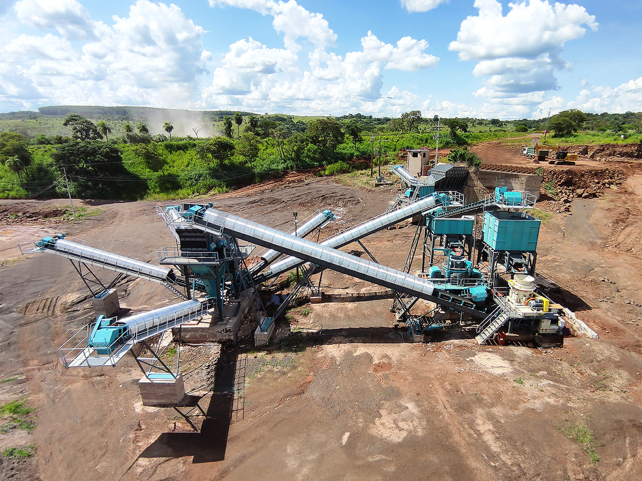 Constmach Stationäre Basalt Steinbrechanlage 250-300 t/h - Concasseur: photos 4 Constmach Stationäre Basalt Steinbrechanlage 250-300 t/h - Concasseur: photos 4