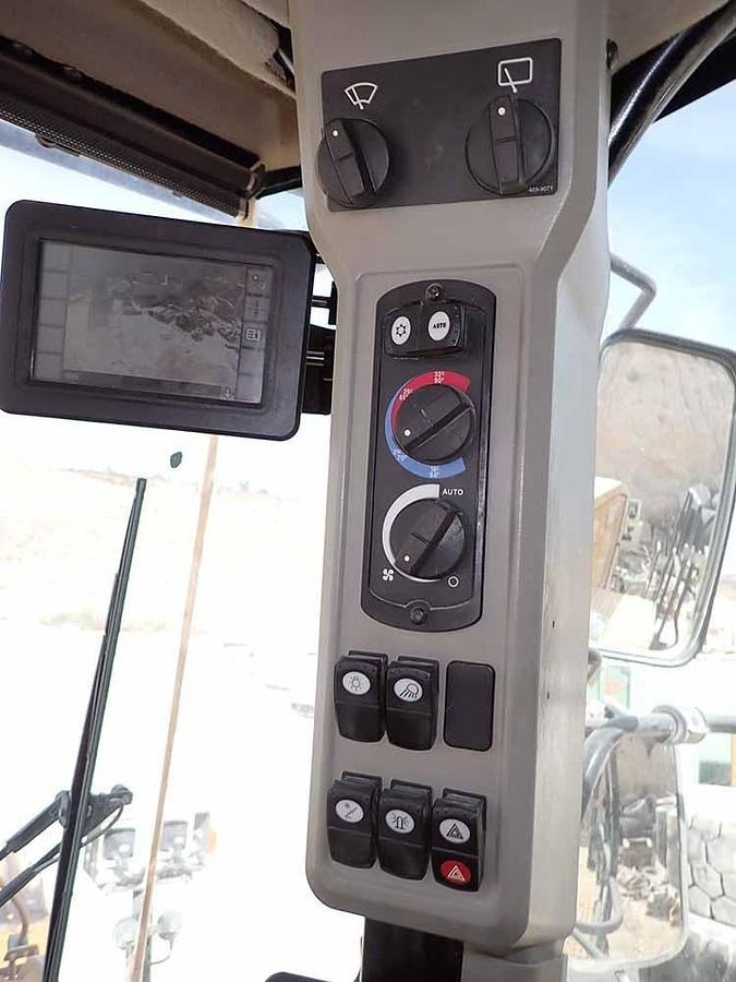 Chargeuse sur pneus CAT 988K: photos 21