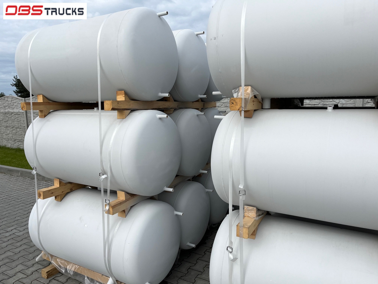 Water pressure tank - Pièces de rechange pour Camion: photos 3 Water pressure tank - Pièces de rechange pour Camion: photos 3