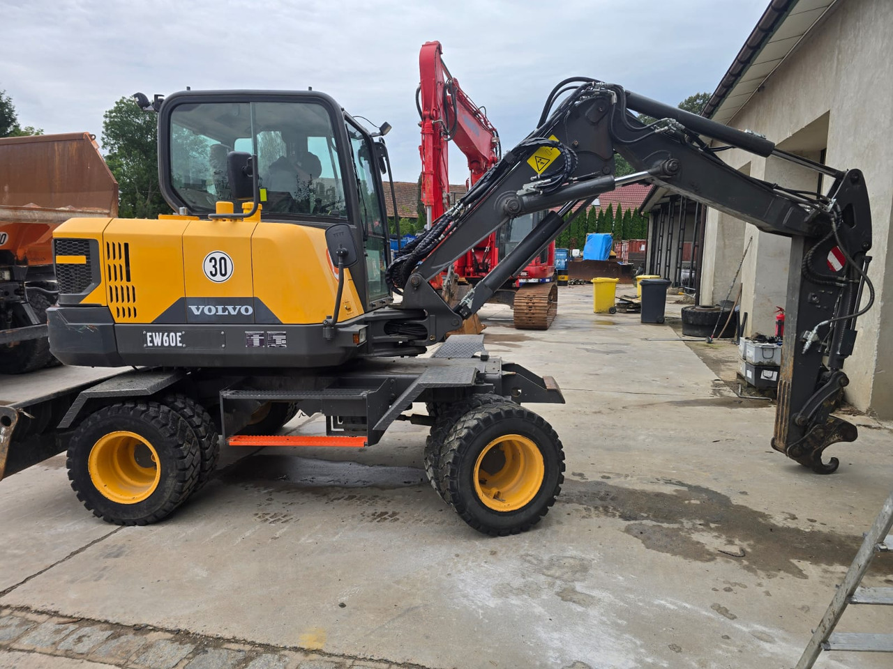 VOLVO EW 60E - Pelle sur pneus: photos 2 VOLVO EW 60E - Pelle sur pneus: photos 2