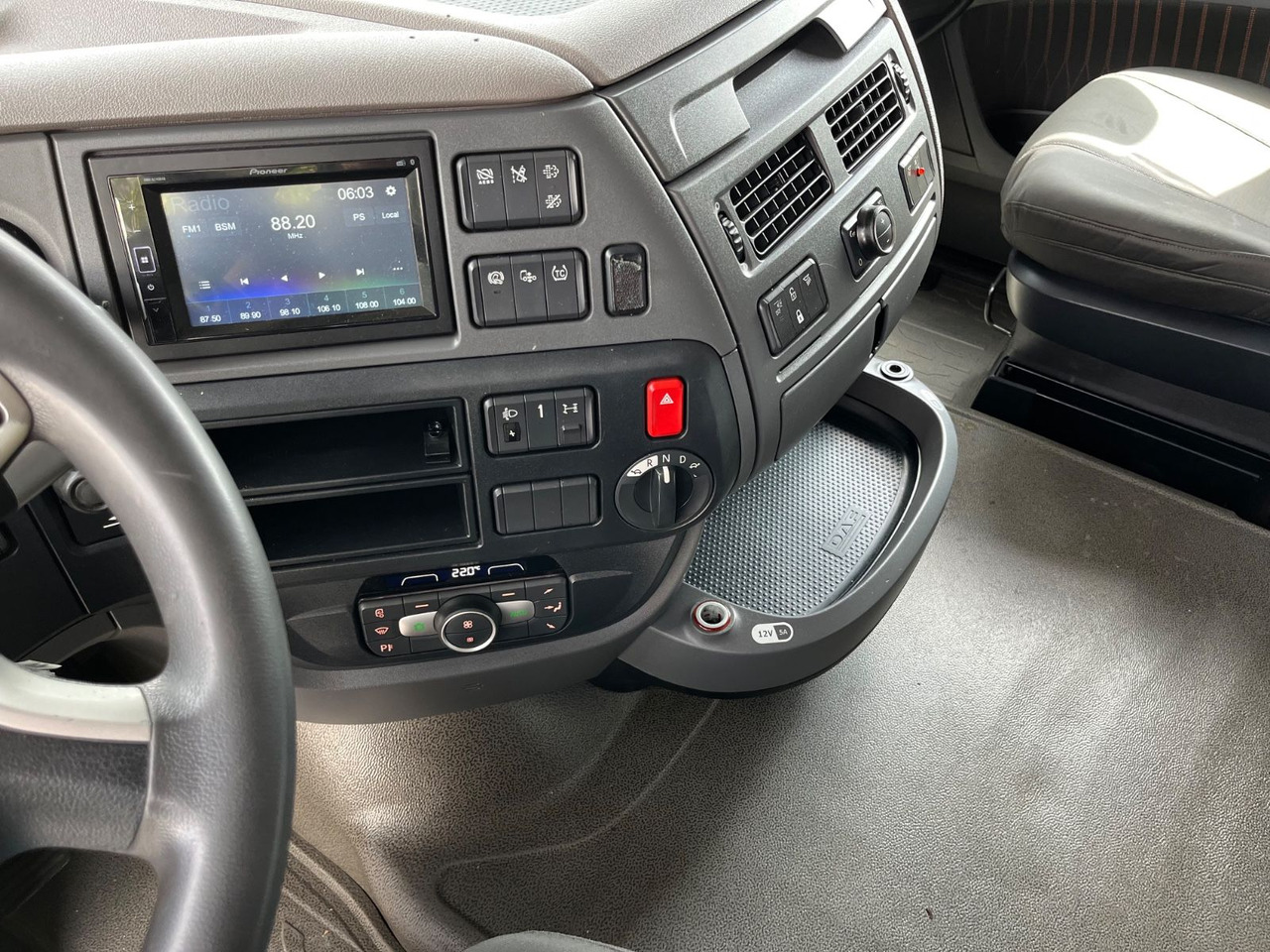 Tracteur routier DAF XF 530 SSC: photos 12 Tracteur routier DAF XF 530 SSC: photos 12