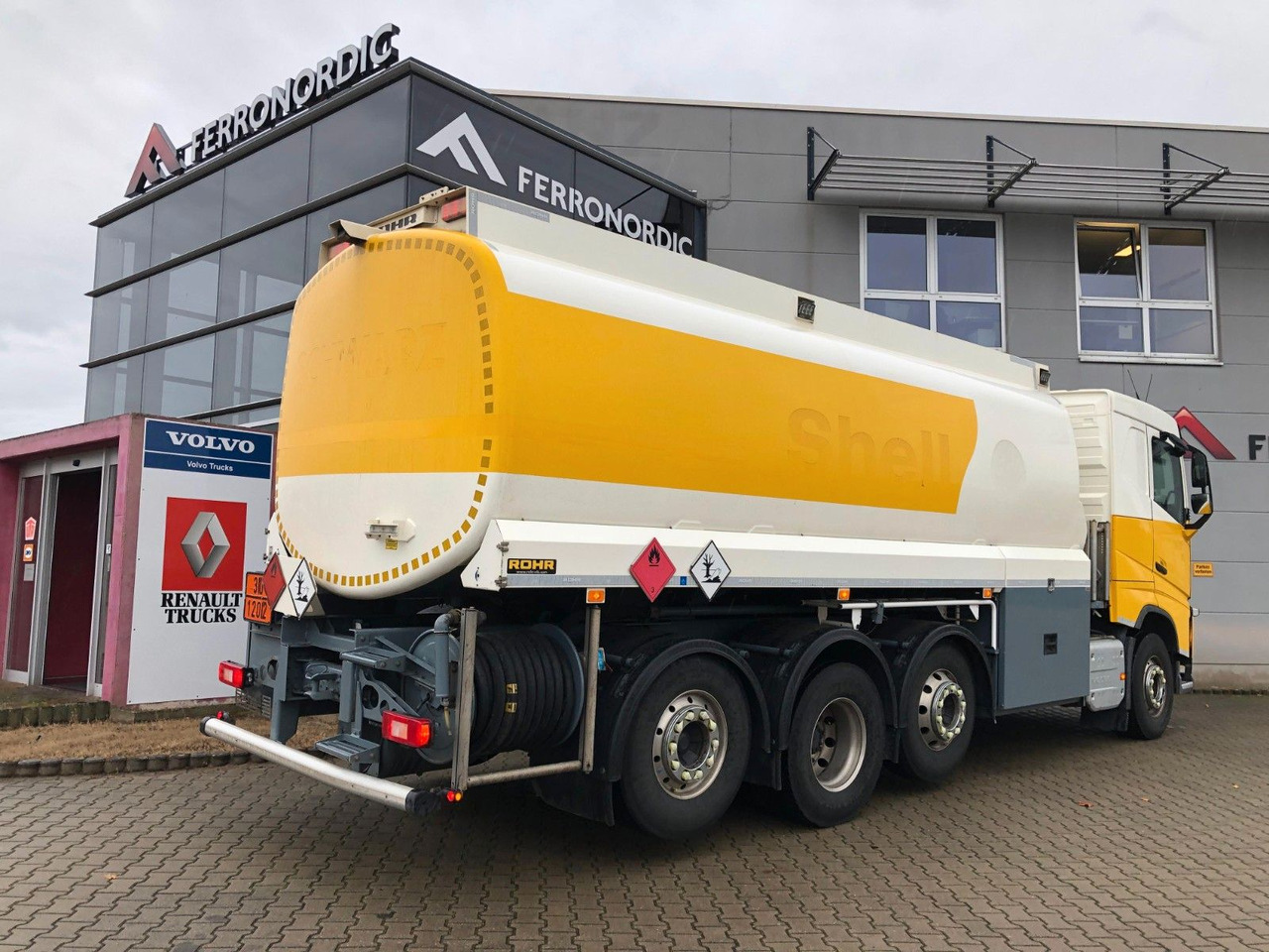 Volvo FH420 Tridem*ADR*3 Kammern 26700LT*ROHR*Sening - Camion citerne: photos 2 Volvo FH420 Tridem*ADR*3 Kammern 26700LT*ROHR*Sening - Camion citerne: photos 2