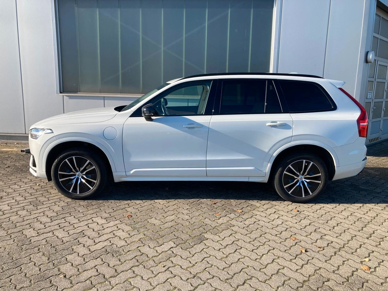 Volvo XC 90 T8 R-Des. Exp. Rech. Pl.-In Hybr. AWD 7-S. - SUV: photos 2 Volvo XC 90 T8 R-Des. Exp. Rech. Pl.-In Hybr. AWD 7-S. - SUV: photos 2