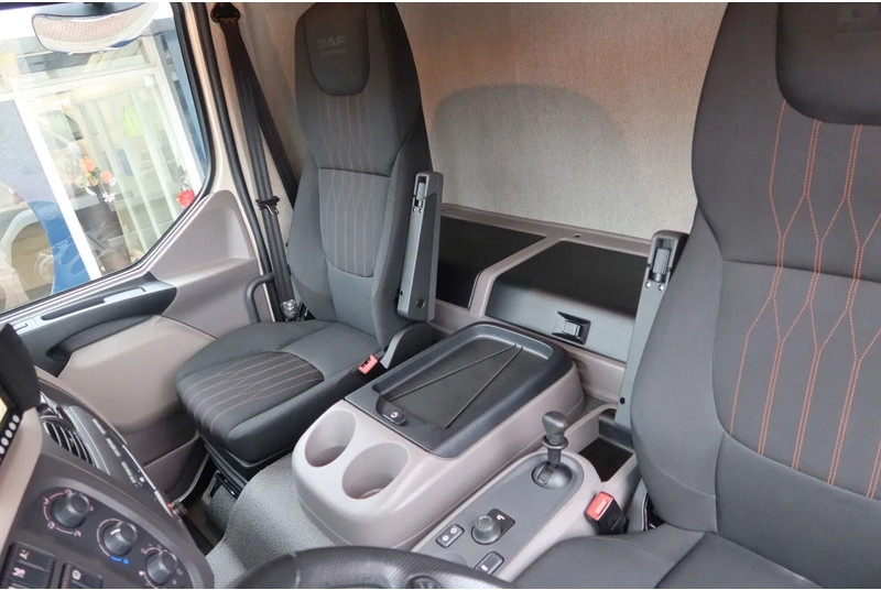 DAF LF 210 Bakwagen+ Dhollandia 1500 kg Comfort cabine - Camion fourgon: photos 5 DAF LF 210 Bakwagen+ Dhollandia 1500 kg Comfort cabine - Camion fourgon: photos 5