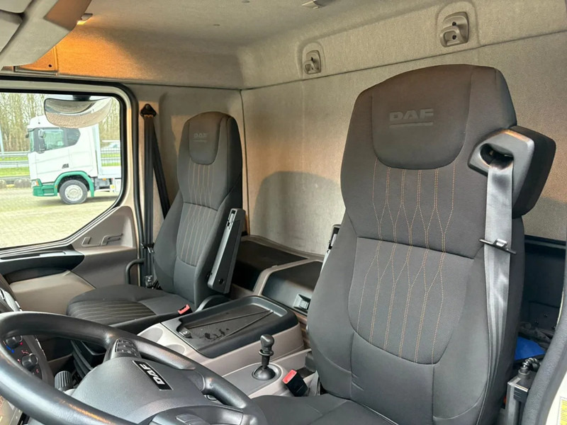 DAF LF 230 Bakwagen + Klep Dhollandia 1.000 kg - Camion fourgon: photos 5 DAF LF 230 Bakwagen + Klep Dhollandia 1.000 kg - Camion fourgon: photos 5