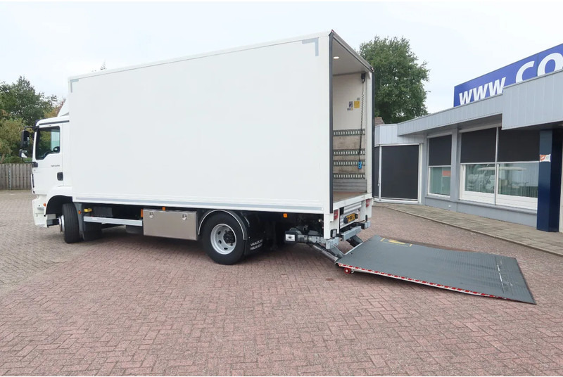 MAN TGM TGM 12.250 Dhollandia 2.000 kg Geisoleerde bak. Volledige luchtvering - Camion fourgon: photos 3 MAN TGM TGM 12.250 Dhollandia 2.000 kg Geisoleerde bak. Volledige luchtvering - Camion fourgon: photos 3