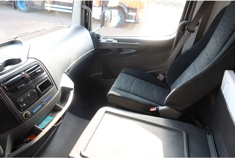 Mercedes-Benz Atego 818 818 L Bak+ Klep 1500 kg. Geisoleerd dak - Camion fourgon: photos 5 Mercedes-Benz Atego 818 818 L Bak+ Klep 1500 kg. Geisoleerd dak - Camion fourgon: photos 5