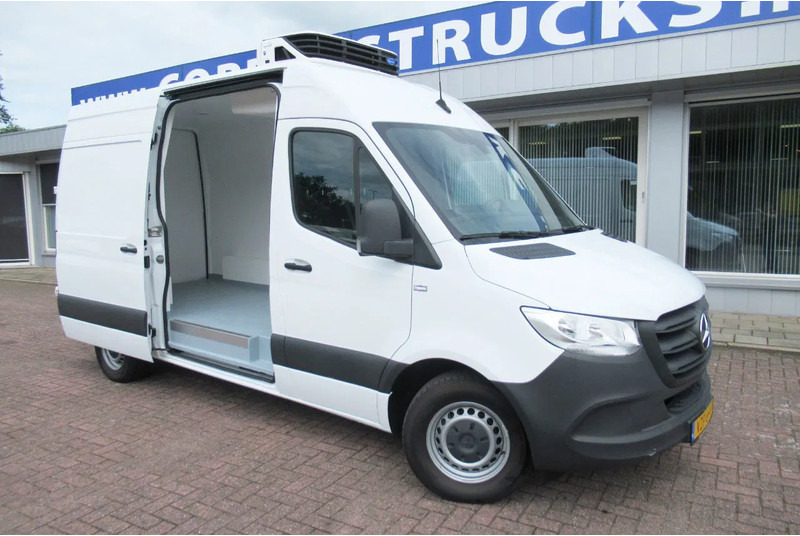 Mercedes-Benz Sprinter 317 CDI Koel / Vries/ verwarmen Carrier Xarios 350 + 220 volt nacht stekkerL2/H2 - Utilitaire frigorifique: photos 2 Mercedes-Benz Sprinter 317 CDI Koel / Vries/ verwarmen Carrier Xarios 350 + 220 volt nacht stekkerL2/H2 - Utilitaire frigorifique: photos 2