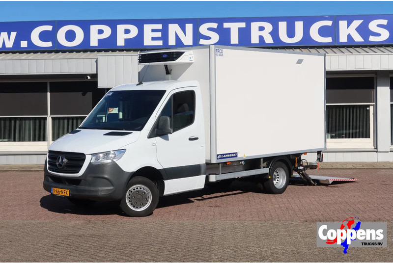 Mercedes-Benz Sprinter 516 CDI Koel/Vries + Dhollandia Klep 750 kg Carrier 300 Xarios Dag + nacht 220 Volt - Utilitaire frigorifique: photos 1 Mercedes-Benz Sprinter 516 CDI Koel/Vries + Dhollandia Klep 750 kg Carrier 300 Xarios Dag + nacht 220 Volt - Utilitaire frigorifique: photos 1