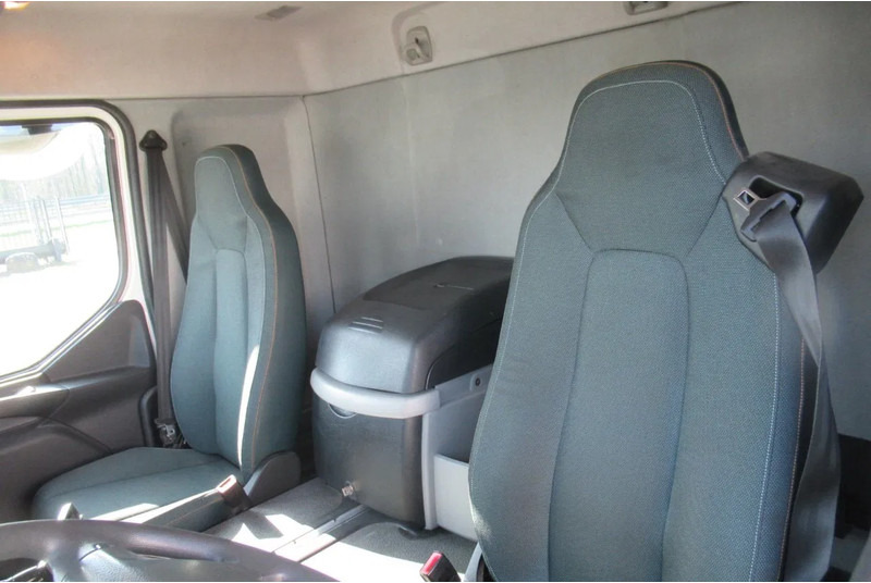 Volvo FL 250 Bakwagen + 6 deuren + Laadklep 2000 kg - Camion fourgon: photos 5 Volvo FL 250 Bakwagen + 6 deuren + Laadklep 2000 kg - Camion fourgon: photos 5