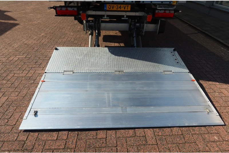 Semi-remorque fourgon Wielton 3 Asser. Gesloten met Dhollandia klep 2500 kg Lift as: photos 11